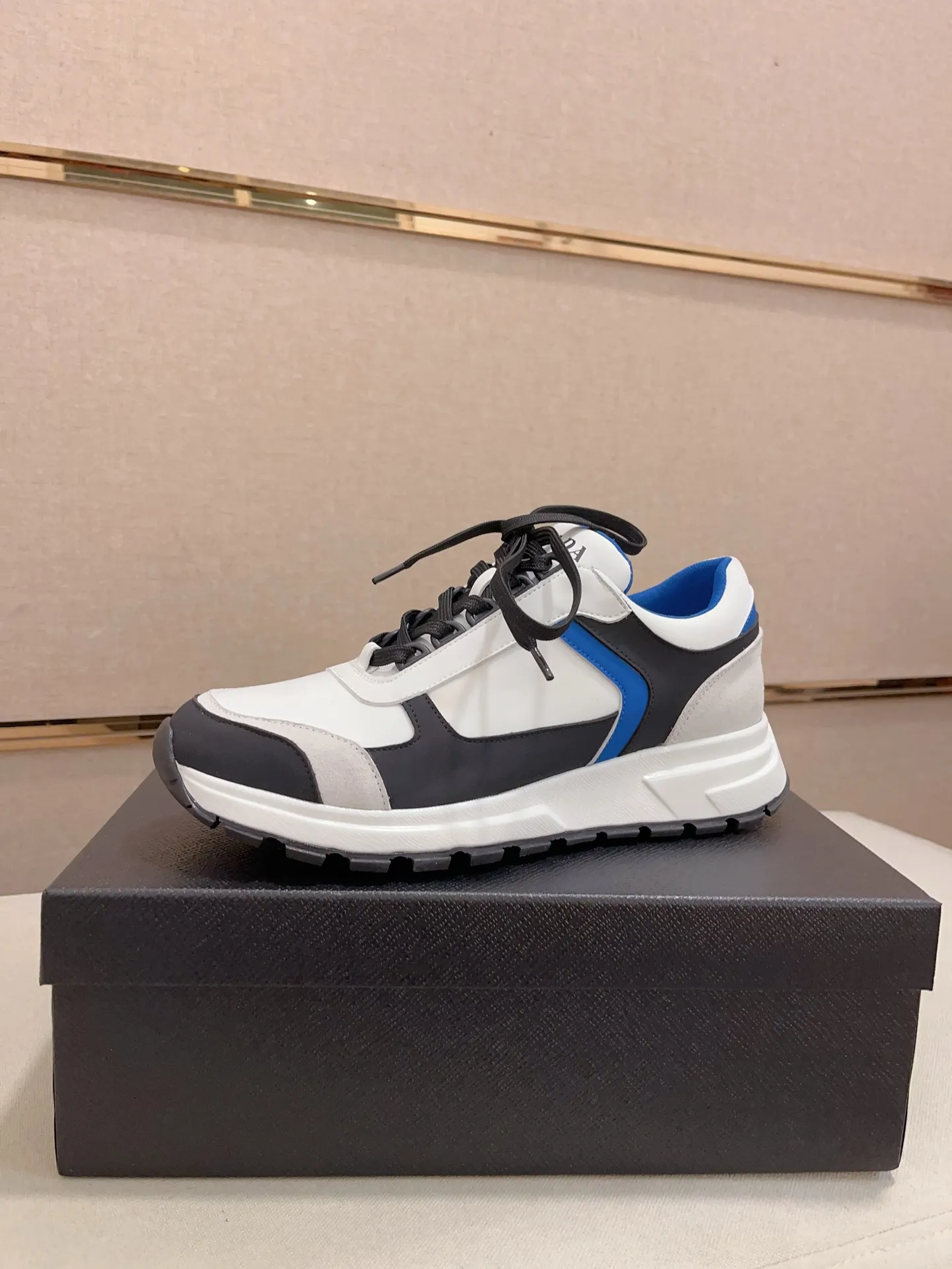 Men's shoes 💰 462💰🇮🇹🇮🇹PRADA (Prada) top 🔍🔍 new models are on sale at the same time at the counter, uppers 🇮🇹 Italian imported first-layer cowhide fabric Fully imported genuine leather lining 💪💪, completely 1⃣️ to 1⃣️ replica 🇮🇹💪💪, ⚠ sole: original sole provided by the original factory, exclusive movable molded foam outsole super comfortable, ⚠ original factory follow-up, 🔍🔍 high quality, you can go in and out of the counter at will, welcome to compare⚠. Code number: 38-44 (45.46 is custom-made and cannot be returned or exchanged)